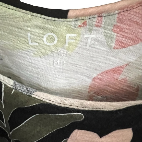 Loft Medium Floral Shirt Summer Medium Petite Off the Shoulder or On - Picture 3 of 6